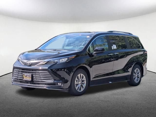 New 2026 Toyota Sienna XLE AWD/4WD image 9