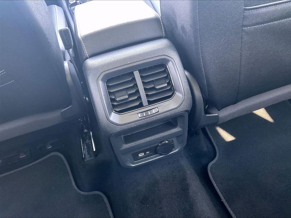 Used 2023 Volkswagen Tiguan SE AWD/4WD image 24