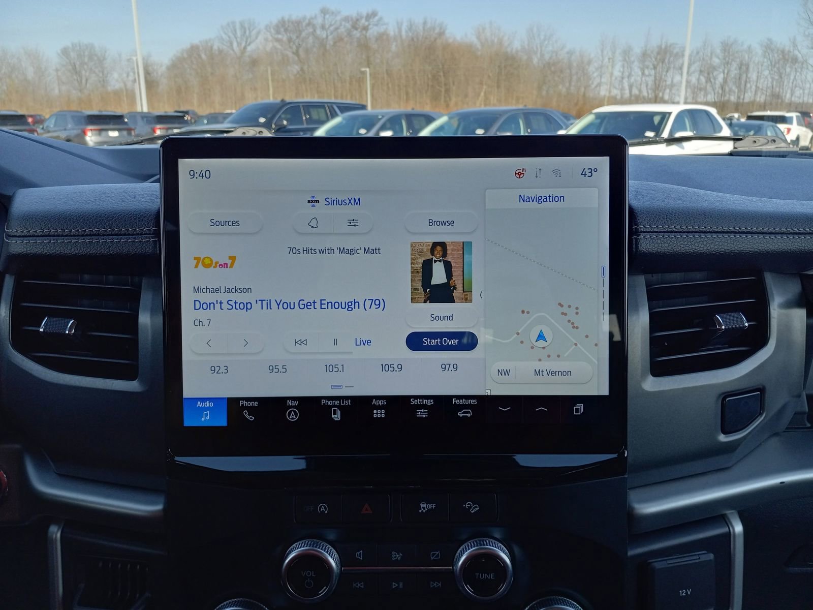 Used 2024 Ford Expedition XLT image 21