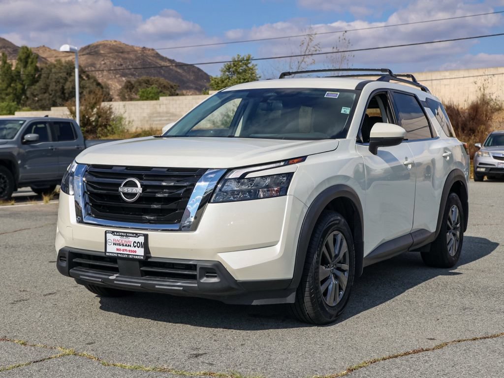 Used 2024 Nissan Pathfinder SV FWD image 8