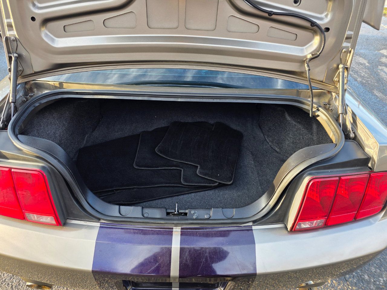 Used 2005 Ford Mustang GT image 11