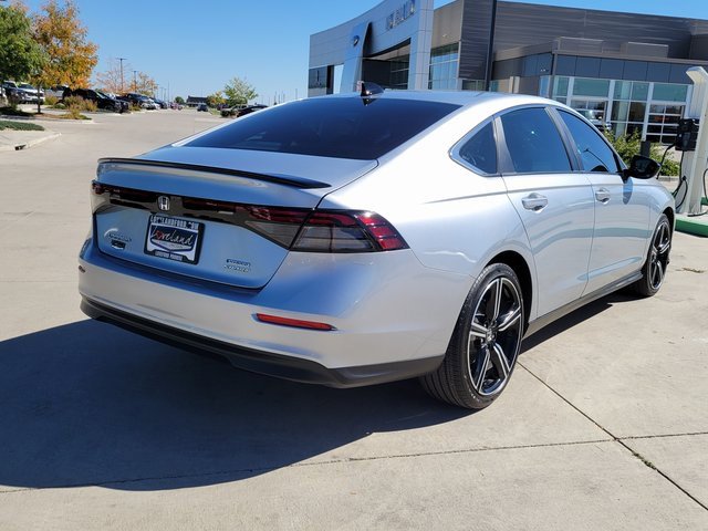 Used 2025 Honda Accord Sport image 3