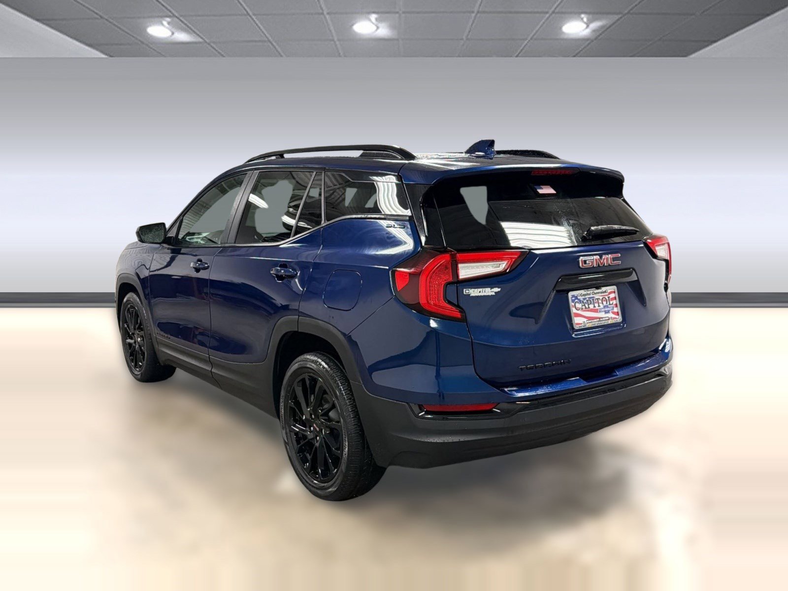 Used 2023 GMC Terrain SLE w/ Driver Convenience Package FWD image 3