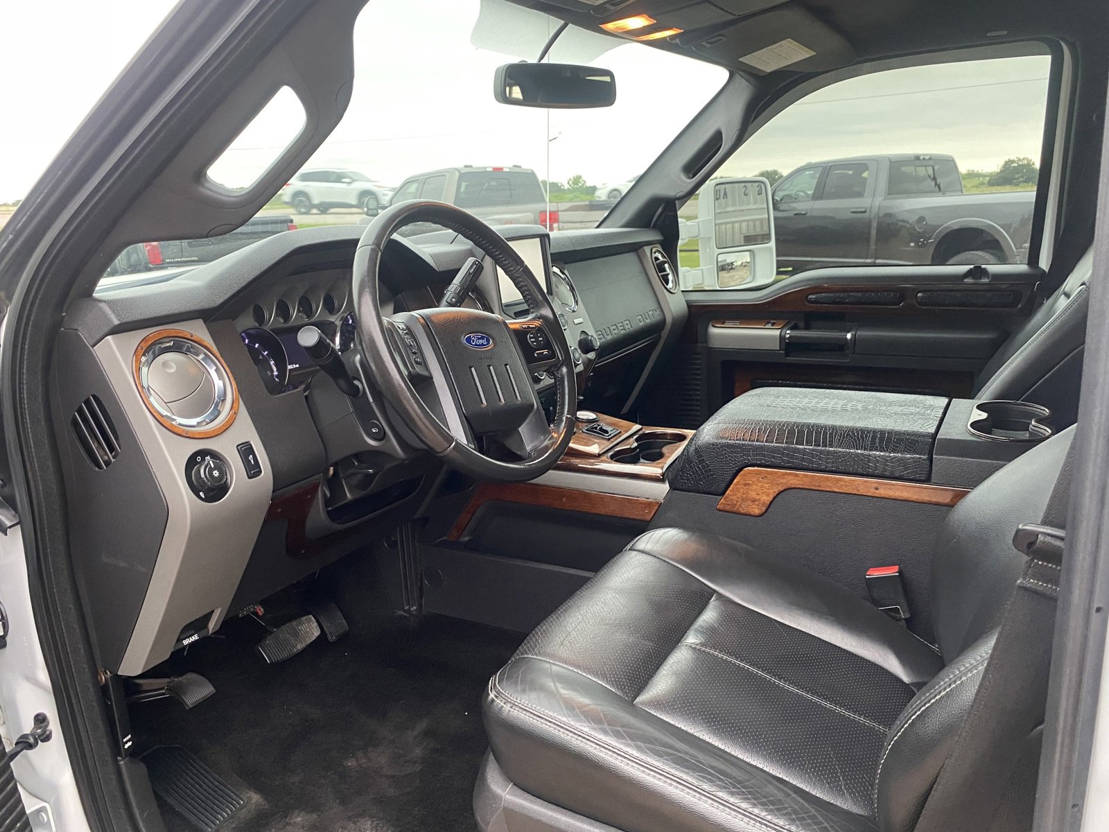 Used 2016 Ford F450 Lariat w/ Lariat Interior Package AWD/4WD image 9