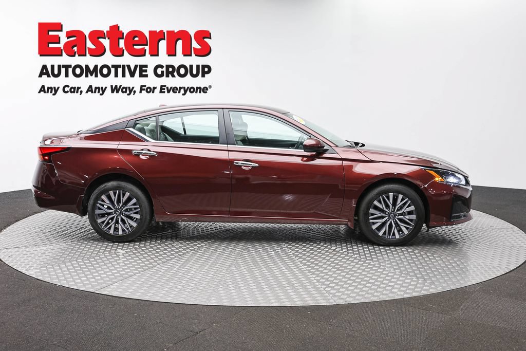Used 2023 Nissan Altima 2.5 SV AWD/4WD image 4