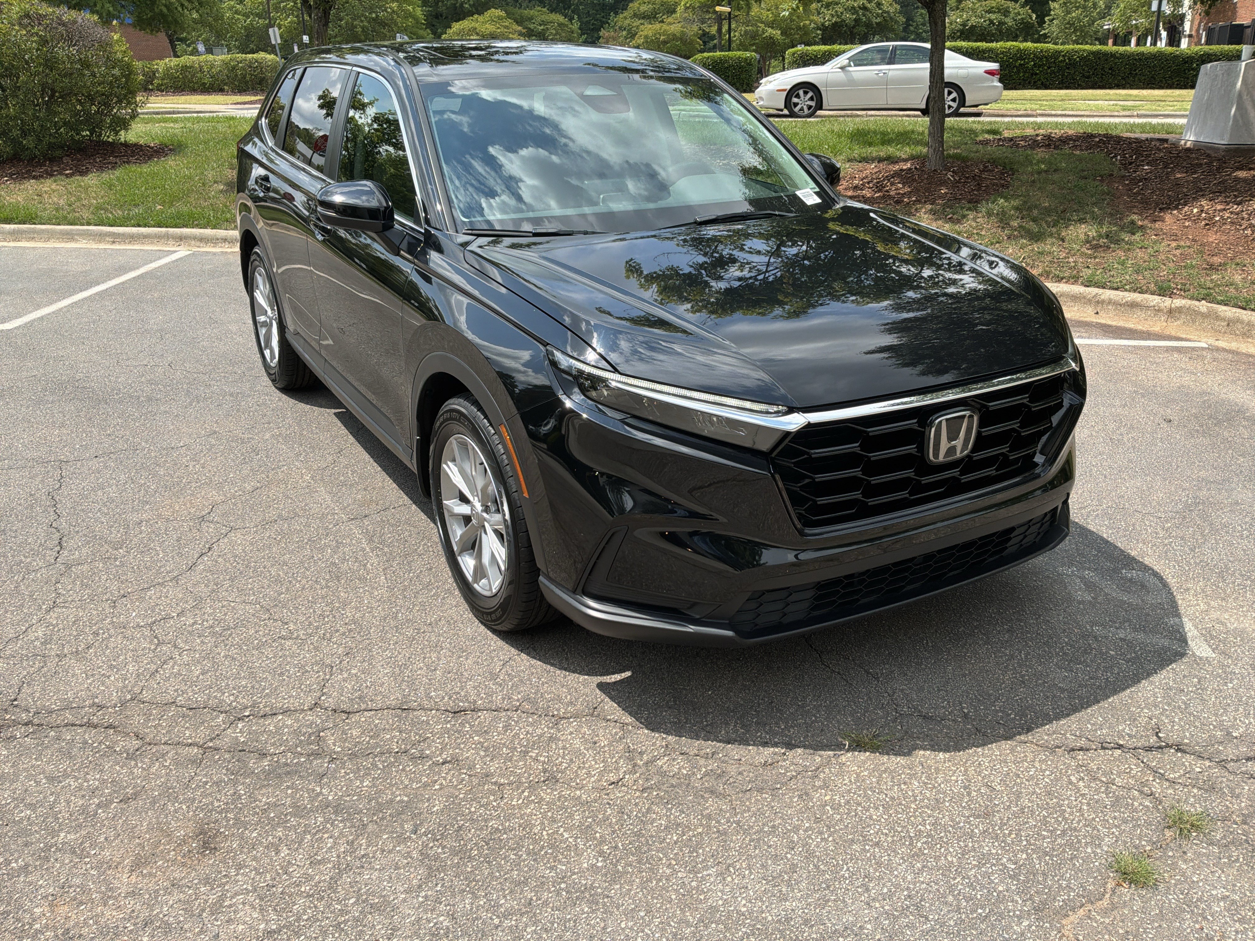 Used 2024 Honda CR-V EX image 2