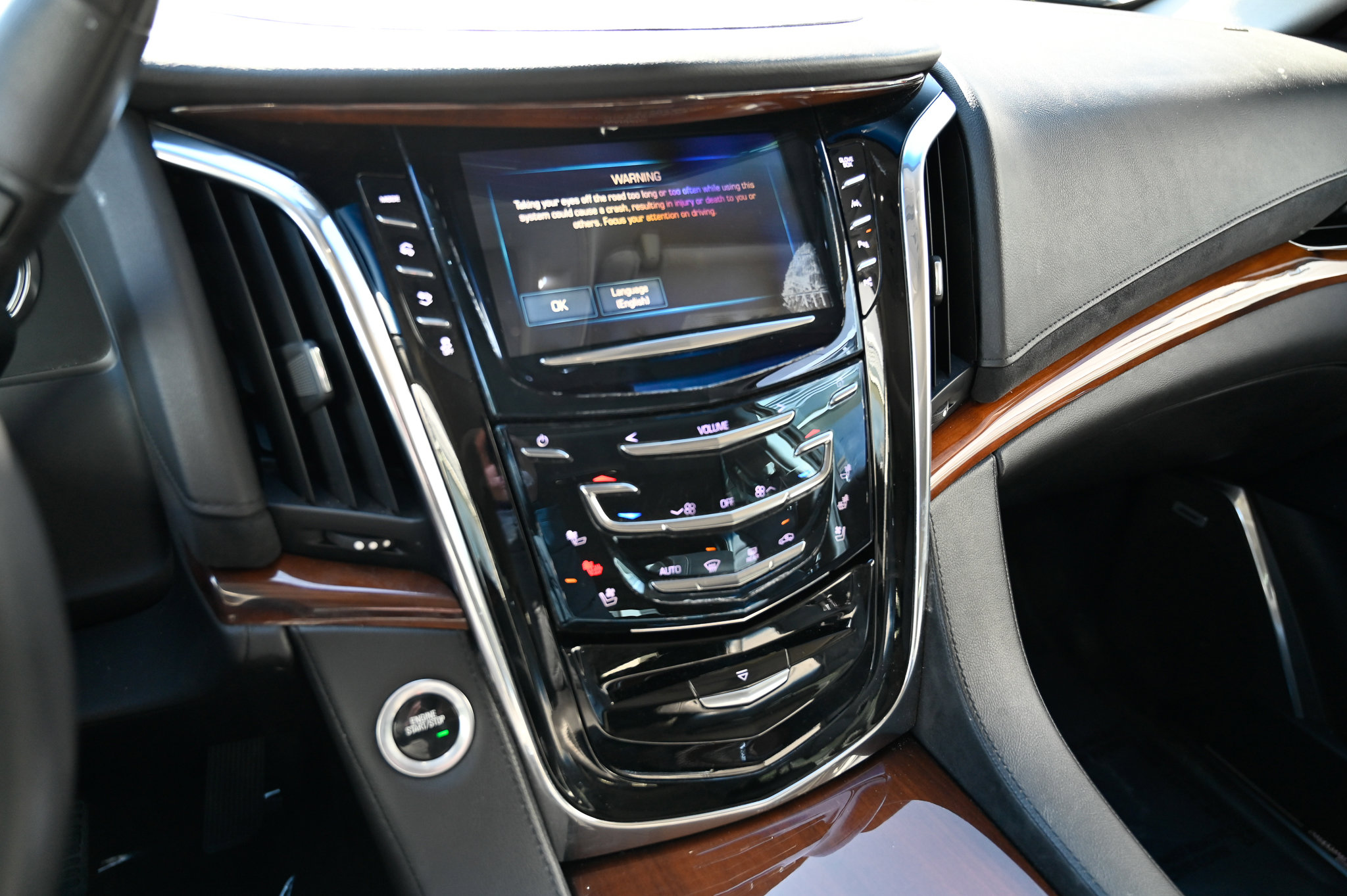 Used 2017 Cadillac Escalade ESV Luxury image 29