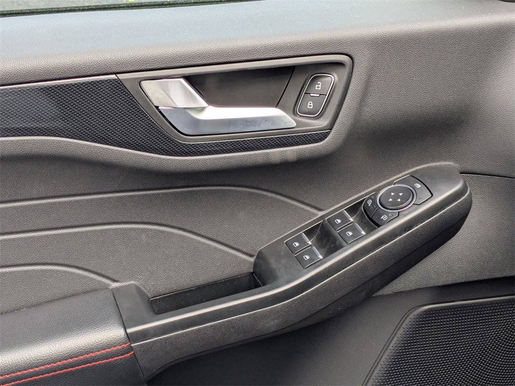 Used 2025 Ford Escape ST-Line image 14