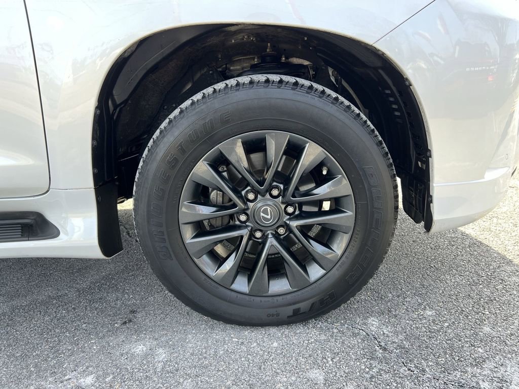 Used 2023 Lexus GX 460 Premium w/ Premium Package image 12