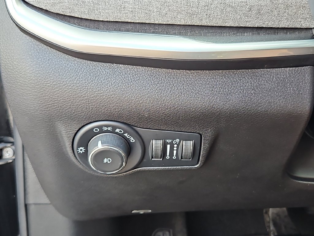 Used 2024 Jeep Compass Latitude AWD/4WD image 15