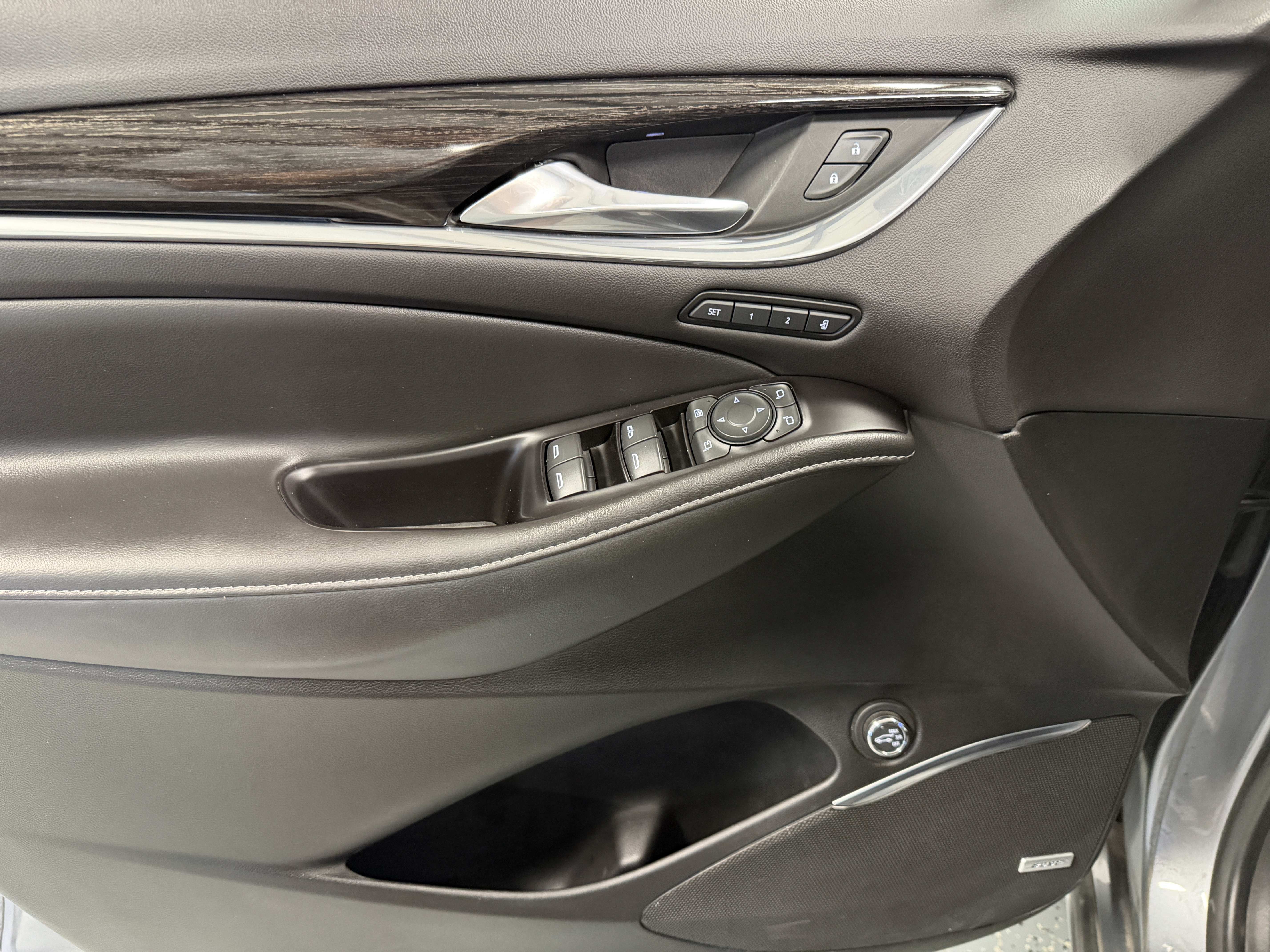 Used 2020 Buick Enclave Avenir w/ Avenir Technology Package FWD image 18