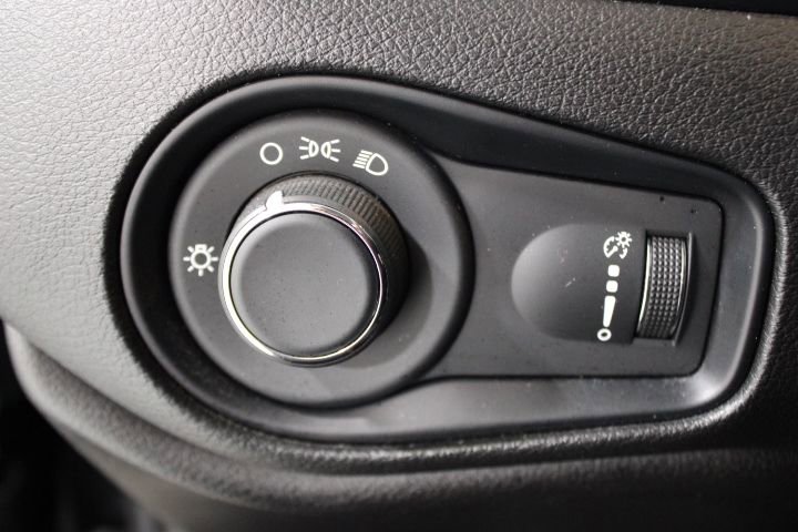 Used 2023 Jeep Renegade Latitude image 33