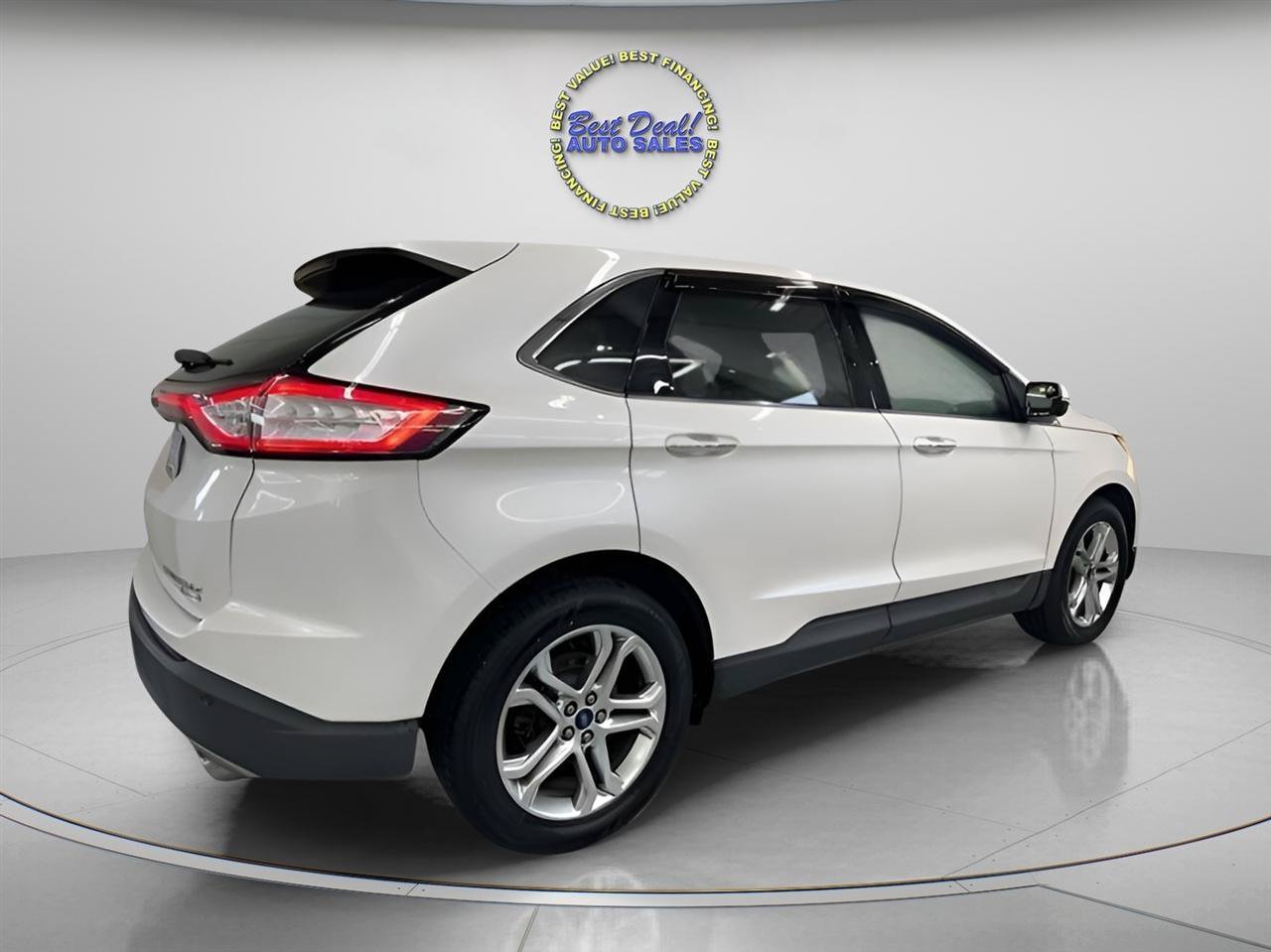 Used 2018 Ford Edge Titanium w/ Technology Package FWD image 5