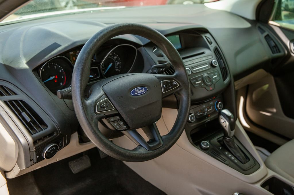 Used 2015 Ford Focus SE FWD image 11
