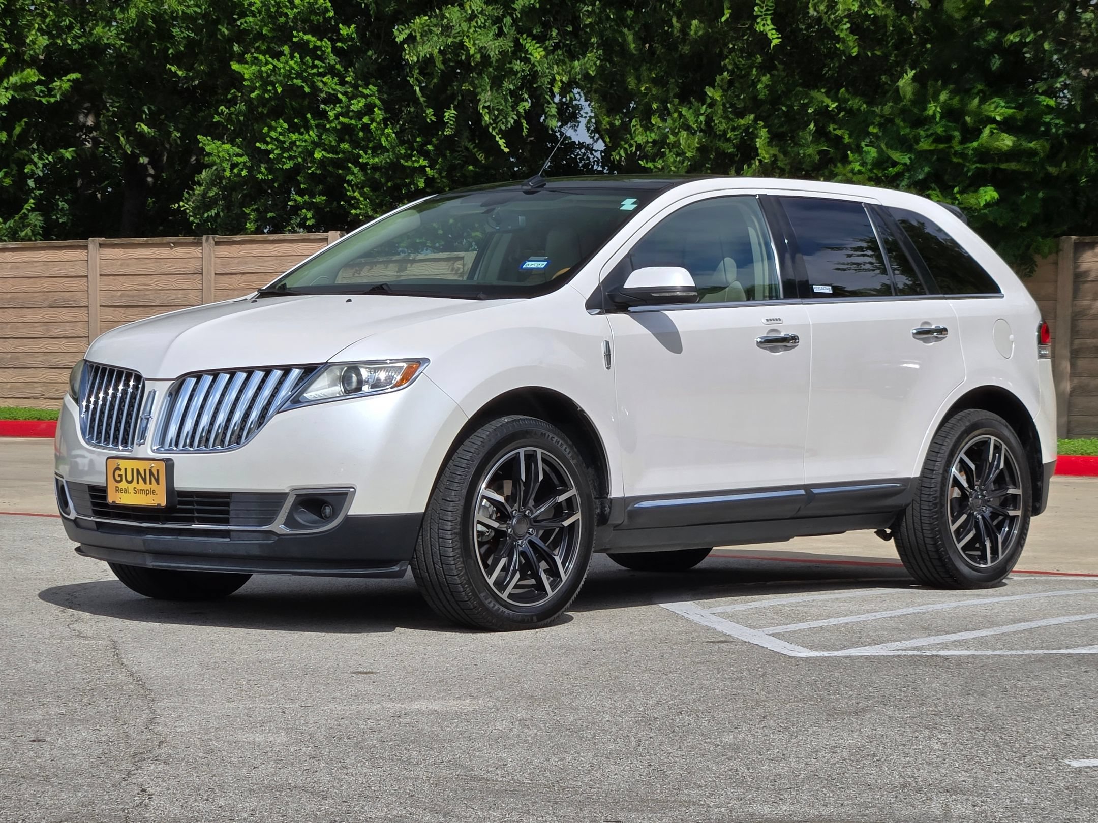 Used 2012 Lincoln MKX FWD image 7