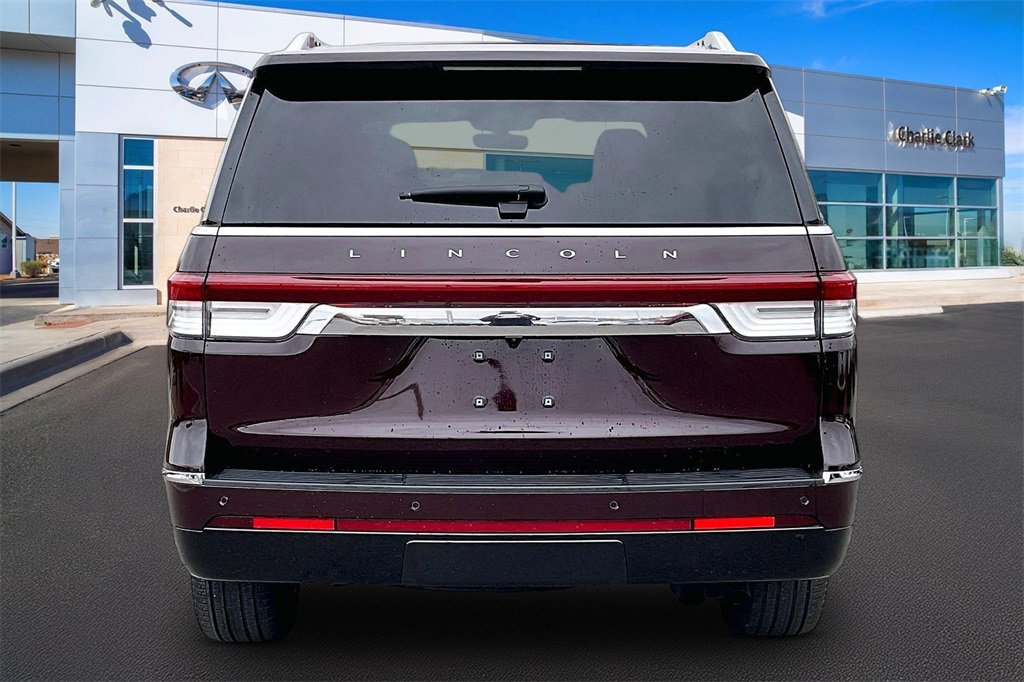 Used 2023 Lincoln Navigator Reserve image 4
