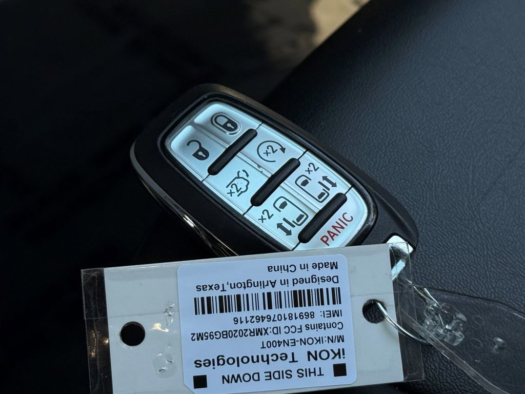 Used 2024 Chrysler Pacifica Touring-L image 29