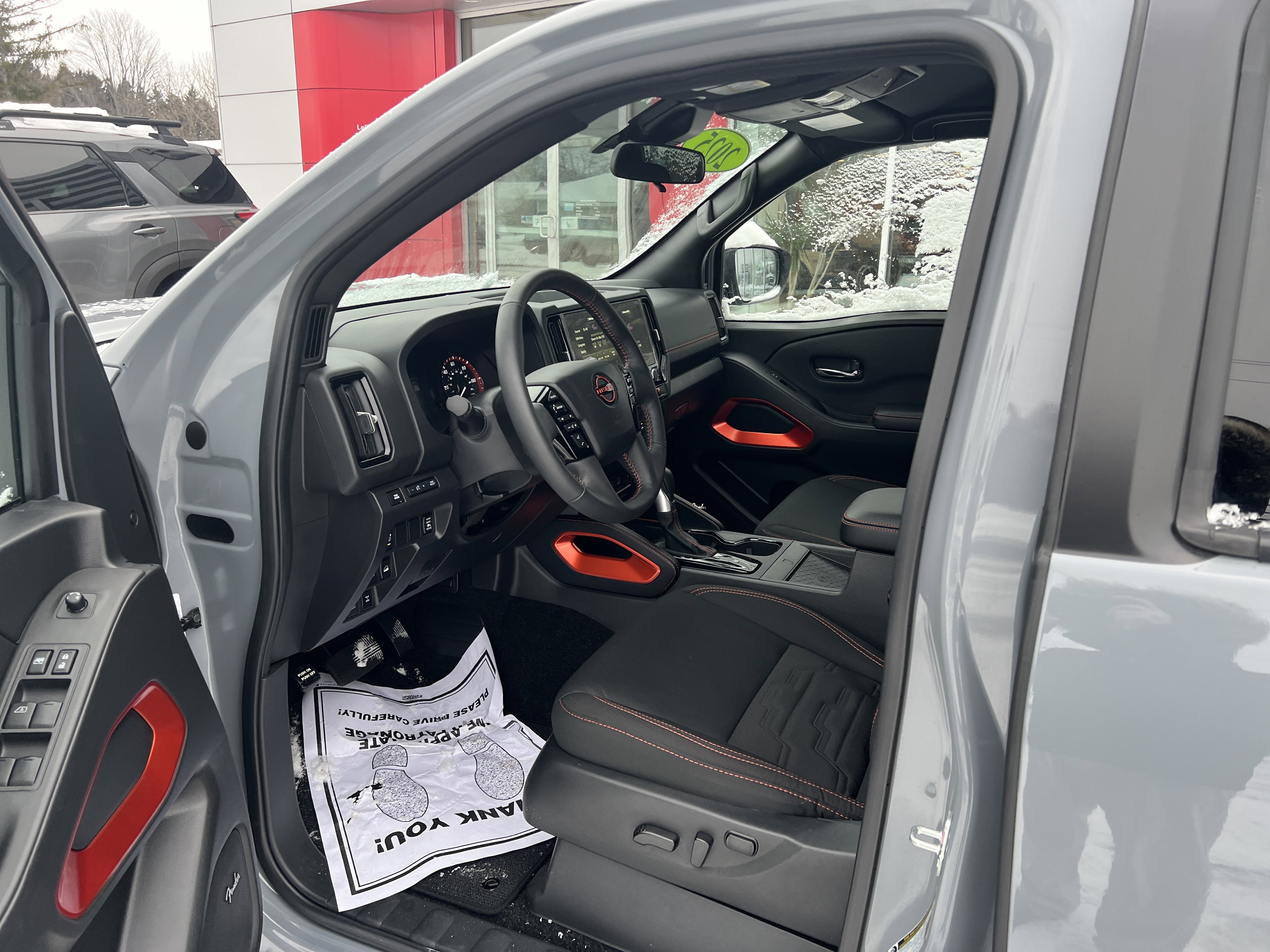 Used 2025 Nissan Frontier PRO-4X w/ Pro Convenience Package image 3