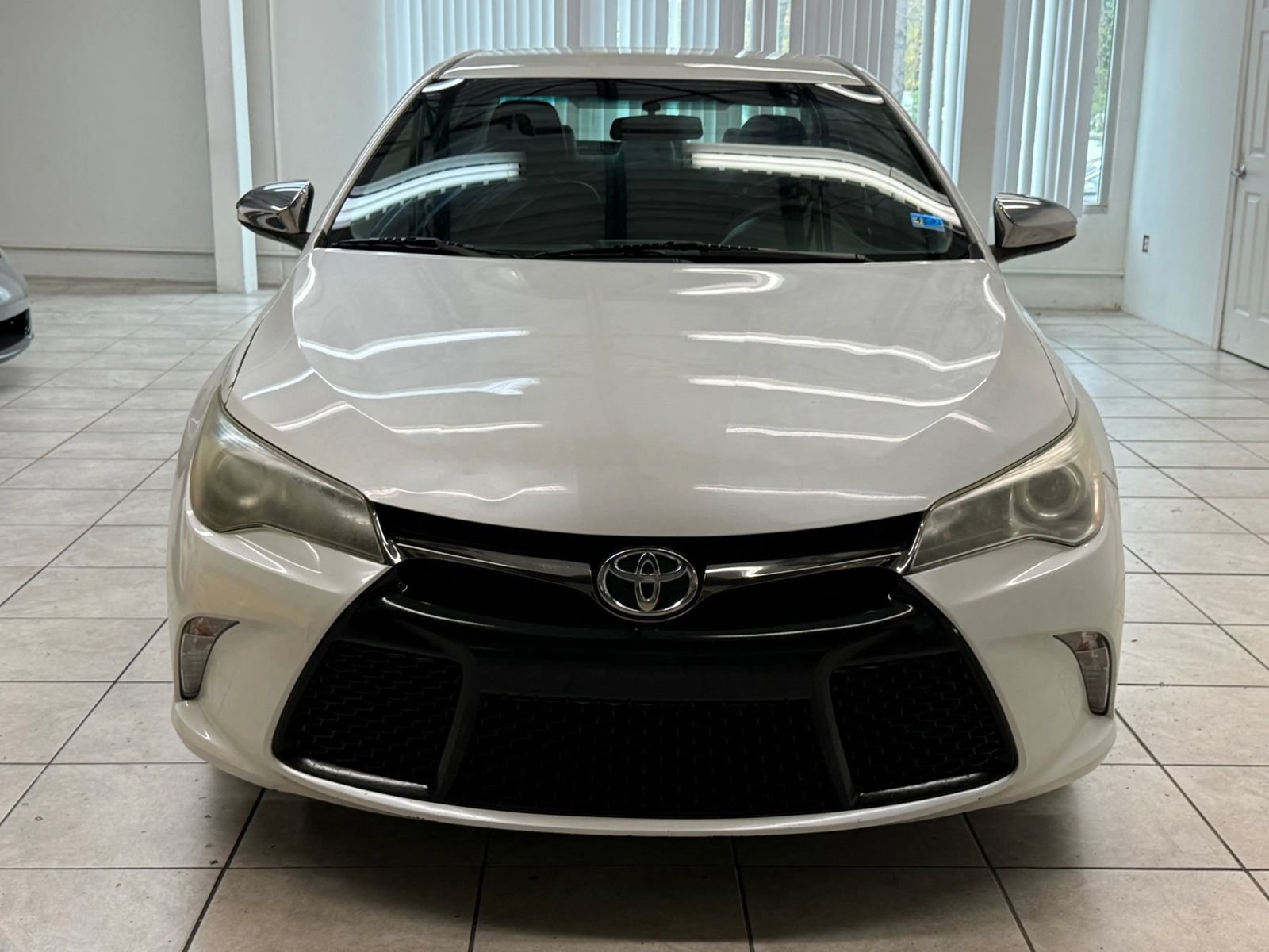 Used 2017 Toyota Camry SE FWD image 2