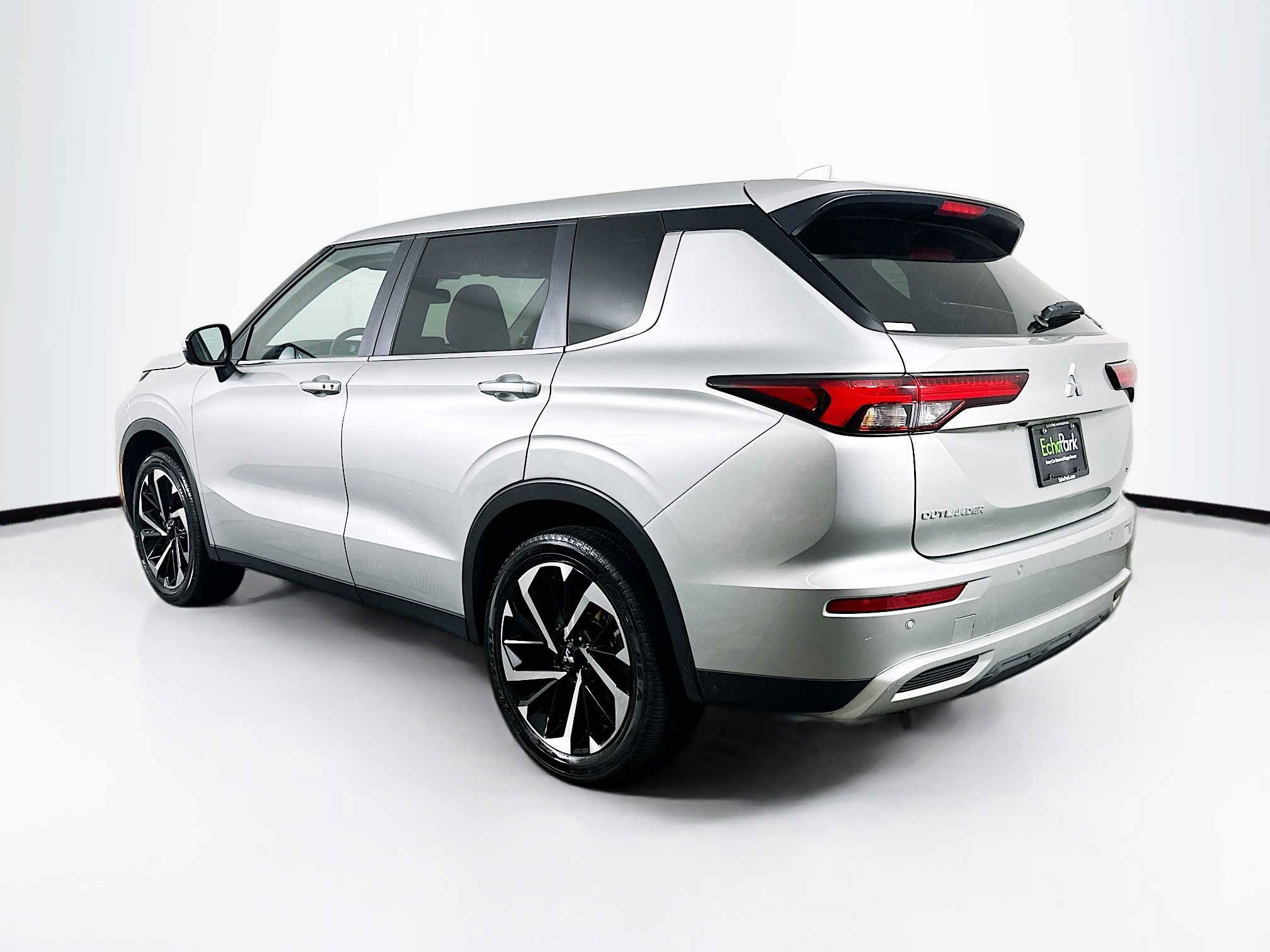 Used 2024 Mitsubishi Outlander SE image 5