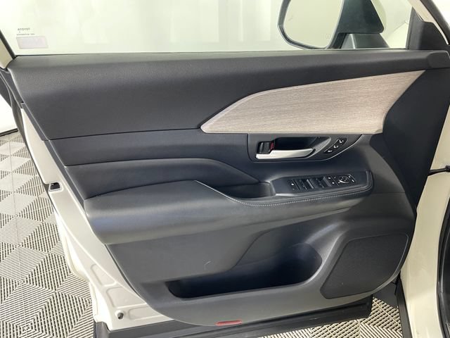 Used 2024 Toyota Grand Highlander AWD image 16