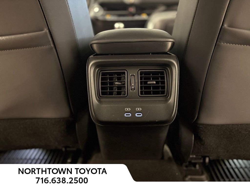 Used 2023 Toyota Crown Limited image 27