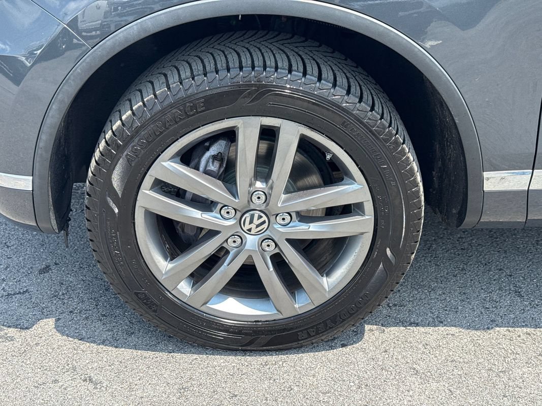 Used 2016 Volkswagen Touareg VR6 AWD/4WD image 10