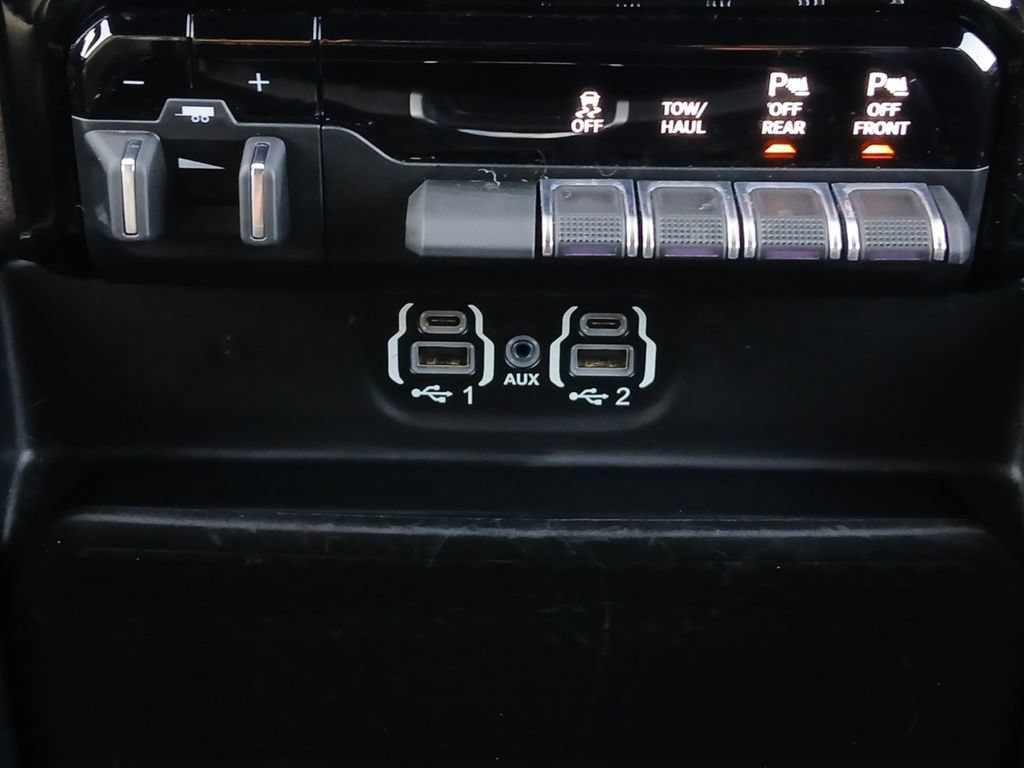 Used 2021 RAM 1500 Laramie w/ Sport Appearance Package AWD/4WD image 10