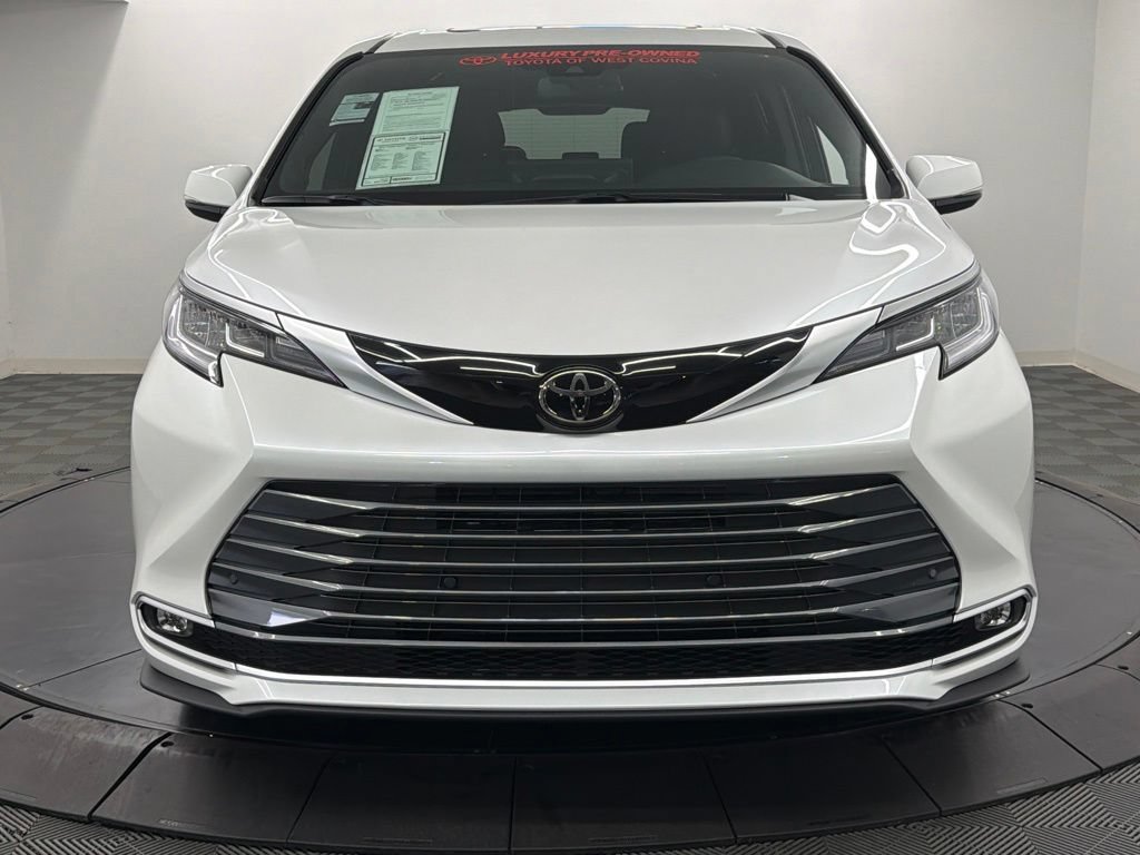 Used 2026 Toyota Sienna Limited FWD image 6