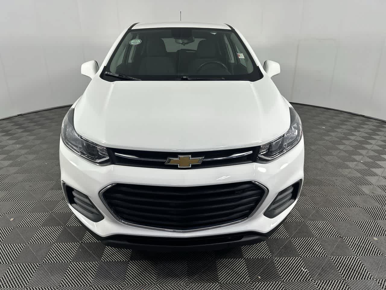 Used 2022 Chevrolet Trax LS w/ Tint and Cruise Package AWD/4WD image 3