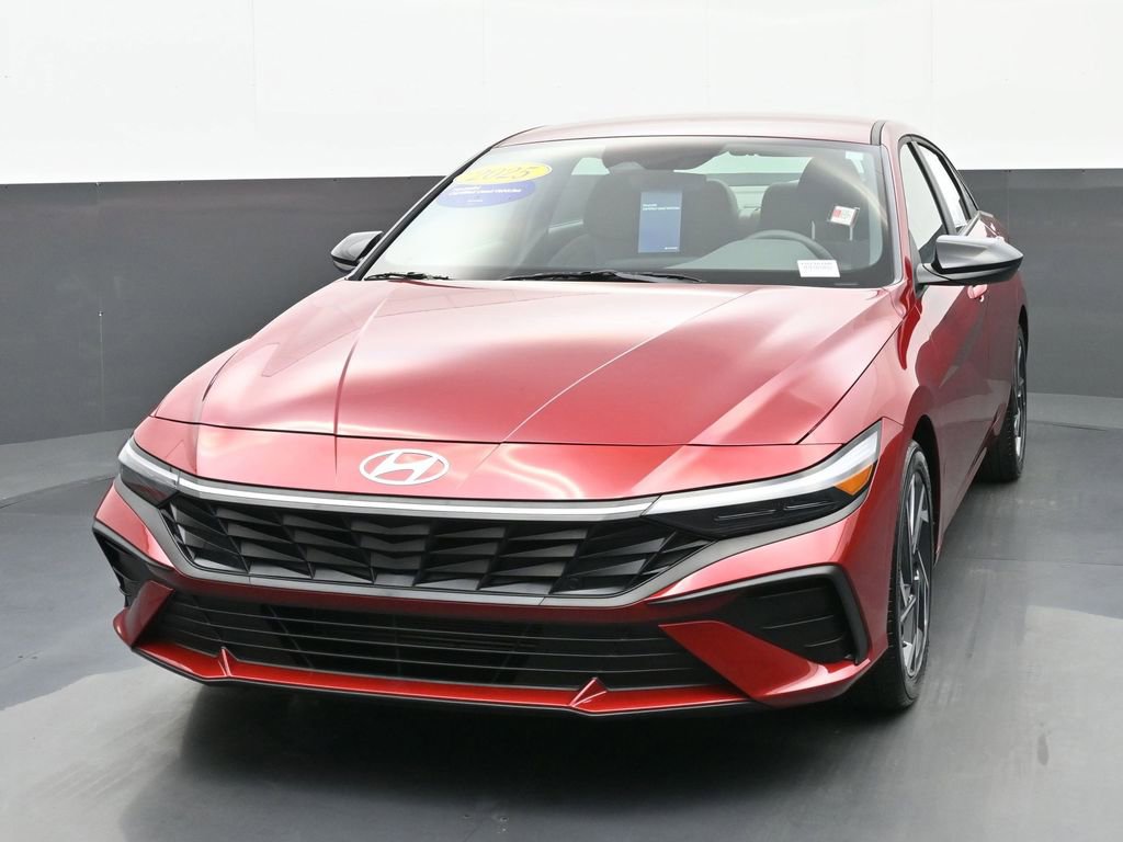 Certified 2025 Hyundai Elantra Sport image 8