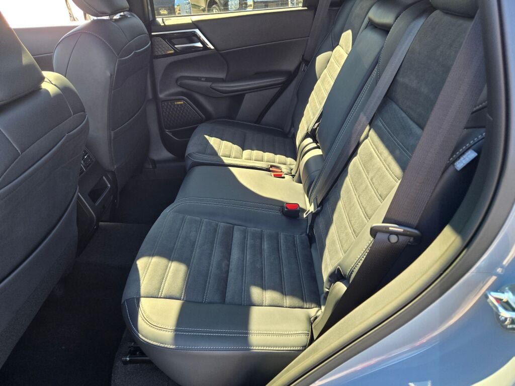 New 2026 Mitsubishi Outlander SE AWD/4WD image 14