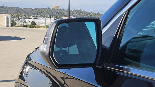 Used 2023 Chevrolet Traverse LT FWD image 19