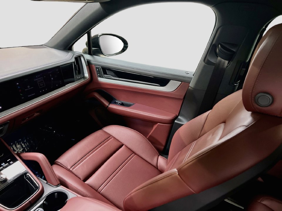 Certified 2026 Porsche Cayenne Coupe AWD/4WD image 26