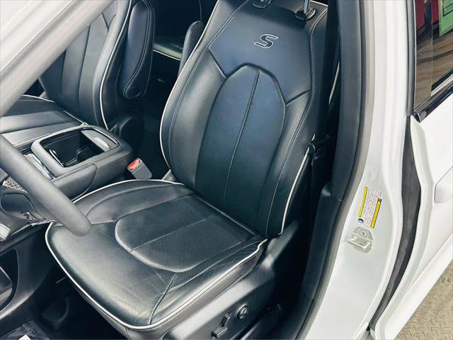 Certified 2023 Chrysler Pacifica Limited w/ S Appearance Package AWD/4WD image 22