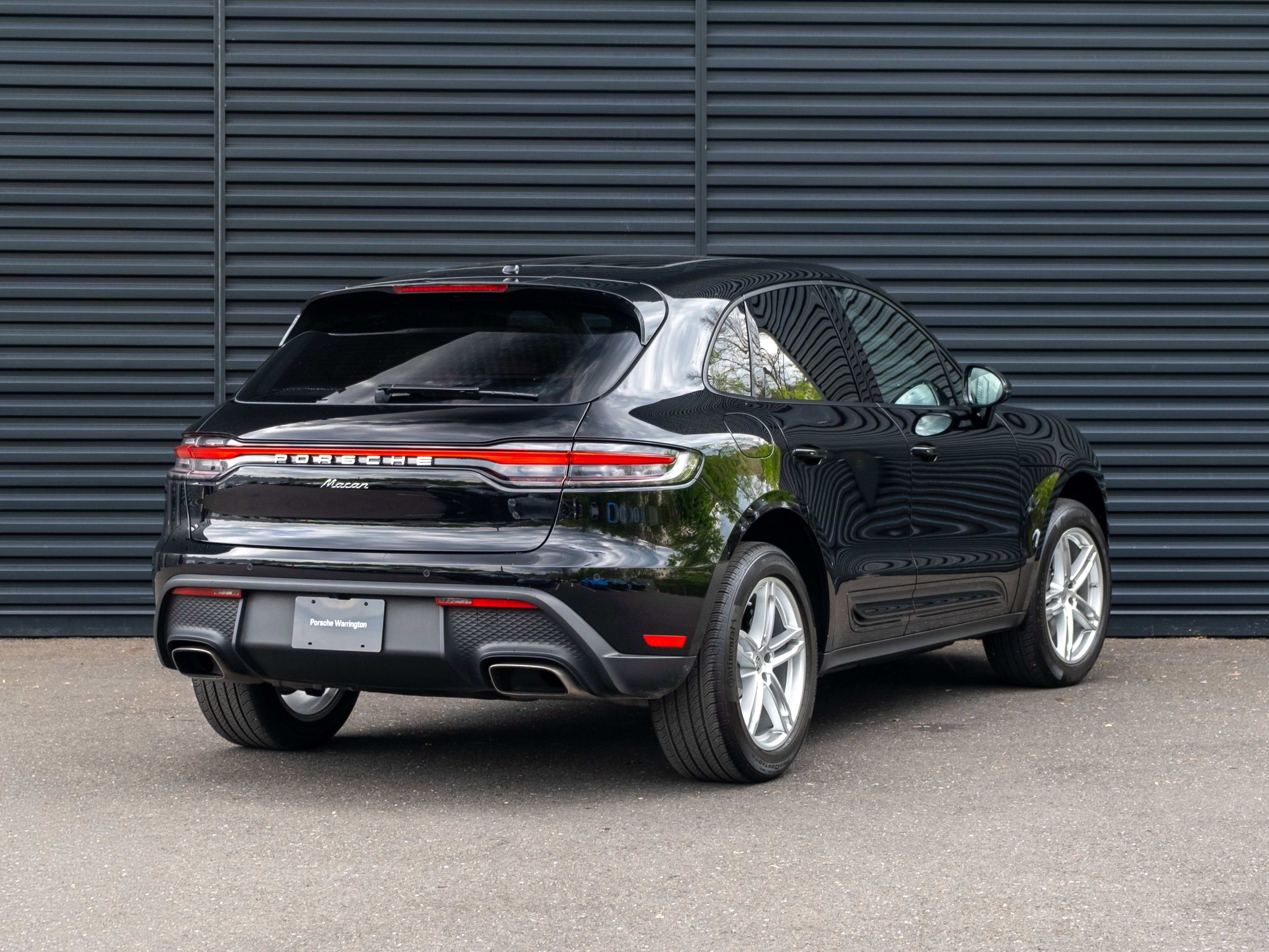 Certified 2023 Porsche Macan AWD/4WD image 8