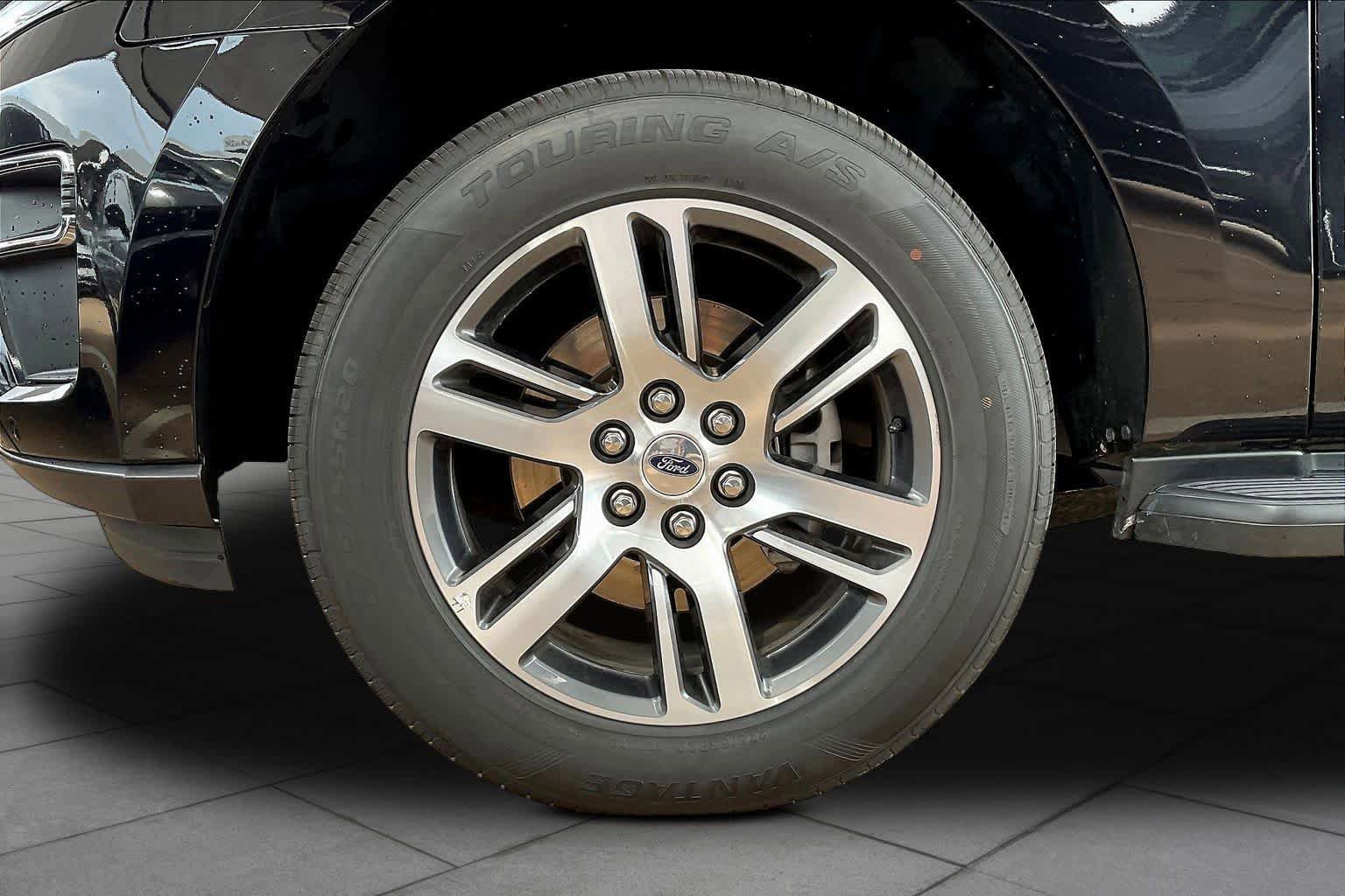 Used 2024 Ford Expedition Max Limited RWD image 12