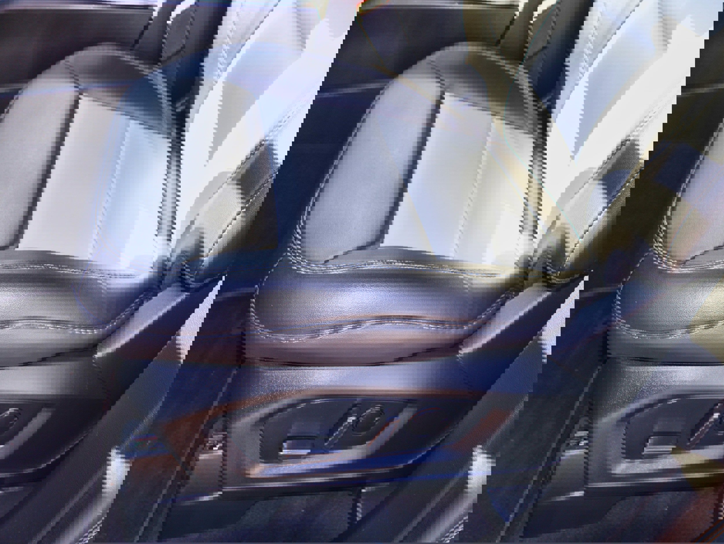 Used 2023 Ford Explorer XLT w/ Equipment Group 202A image 13