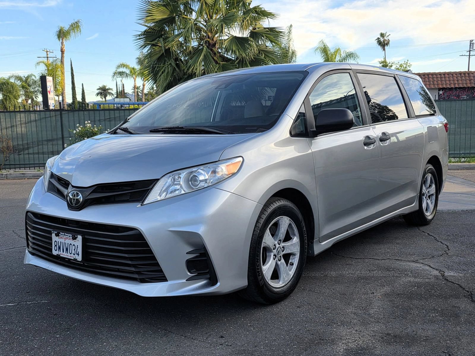 Used 2020 Toyota Sienna L FWD image 1