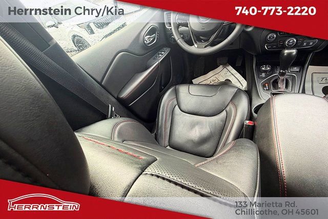 Used 2022 Jeep Cherokee Trailhawk w/ Premium Leather Package image 10