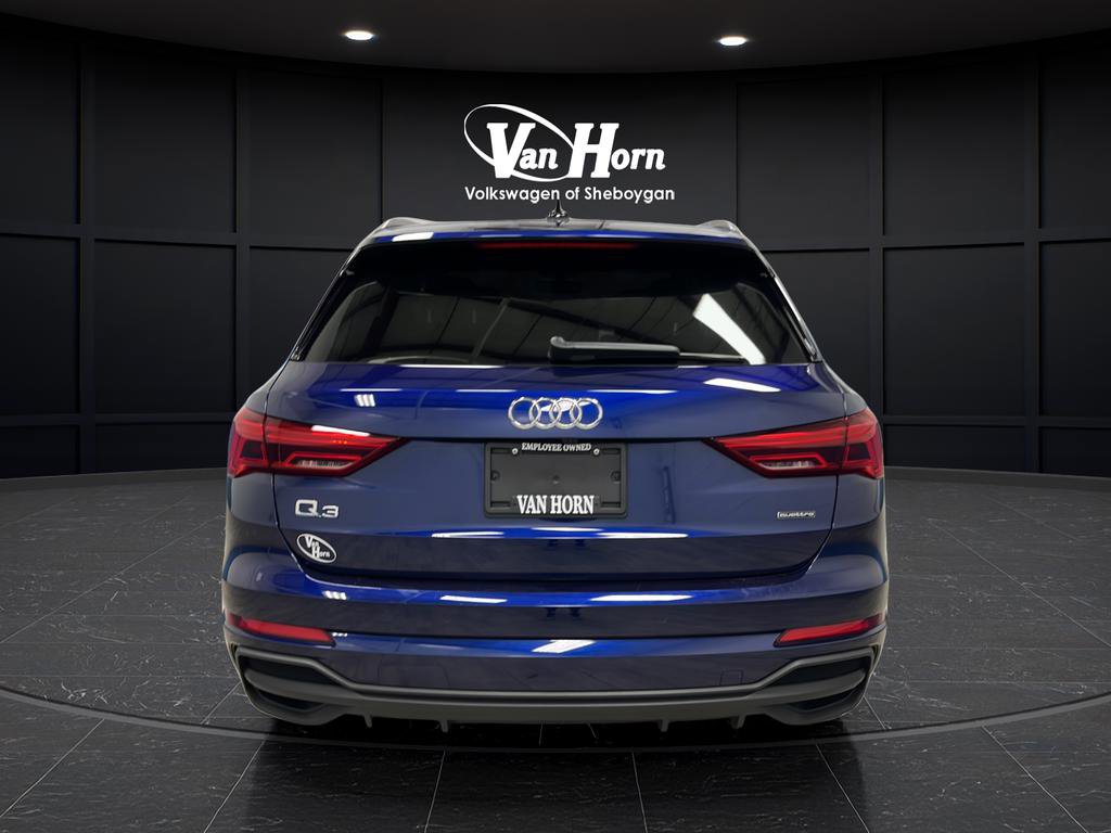 Used 2024 Audi Q3 2.0T Premium w/ Convenience Package AWD/4WD image 4