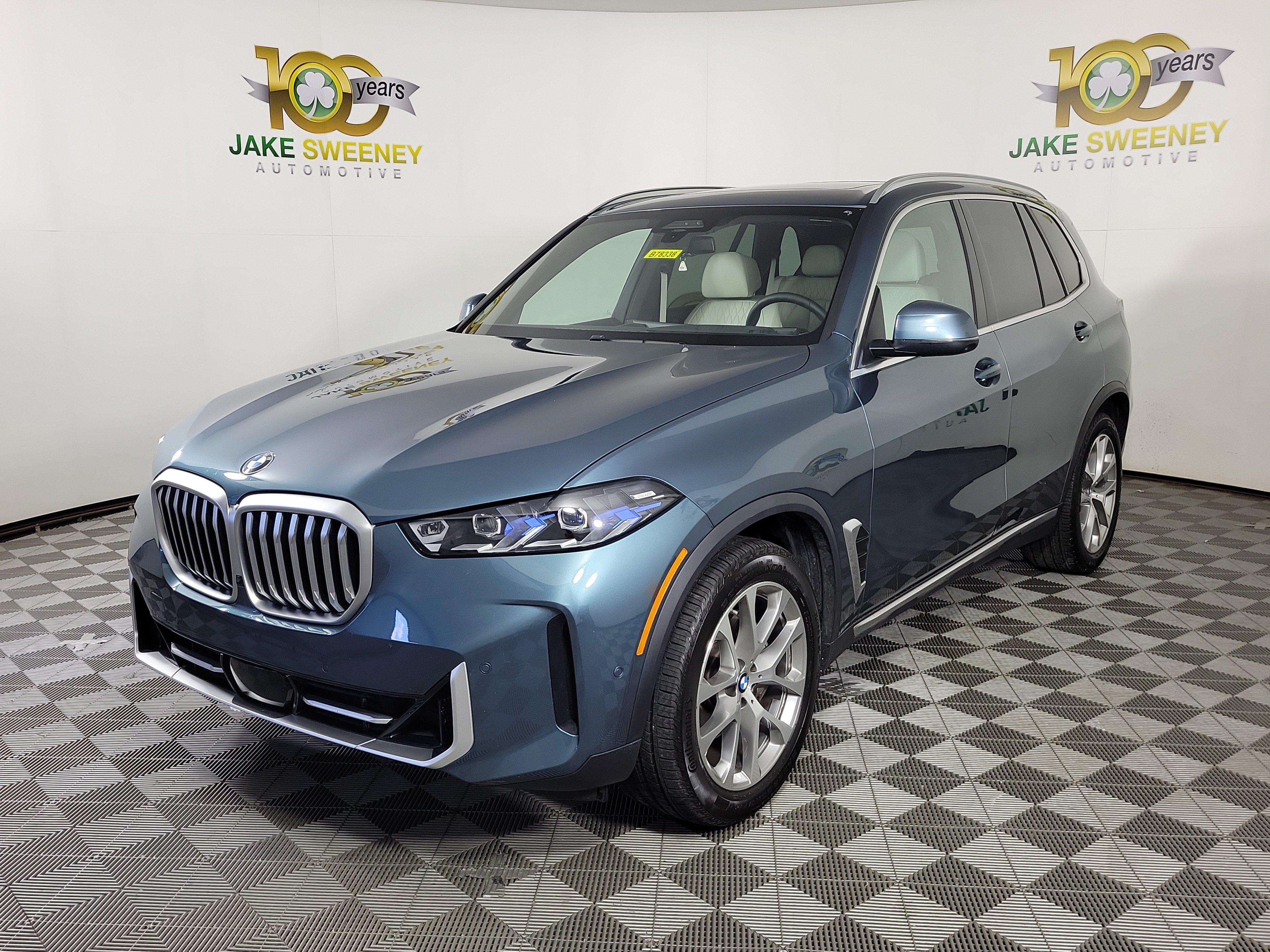 Certified 2024 BMW X5 xDrive40i w/ Premium Package AWD/4WD image 3