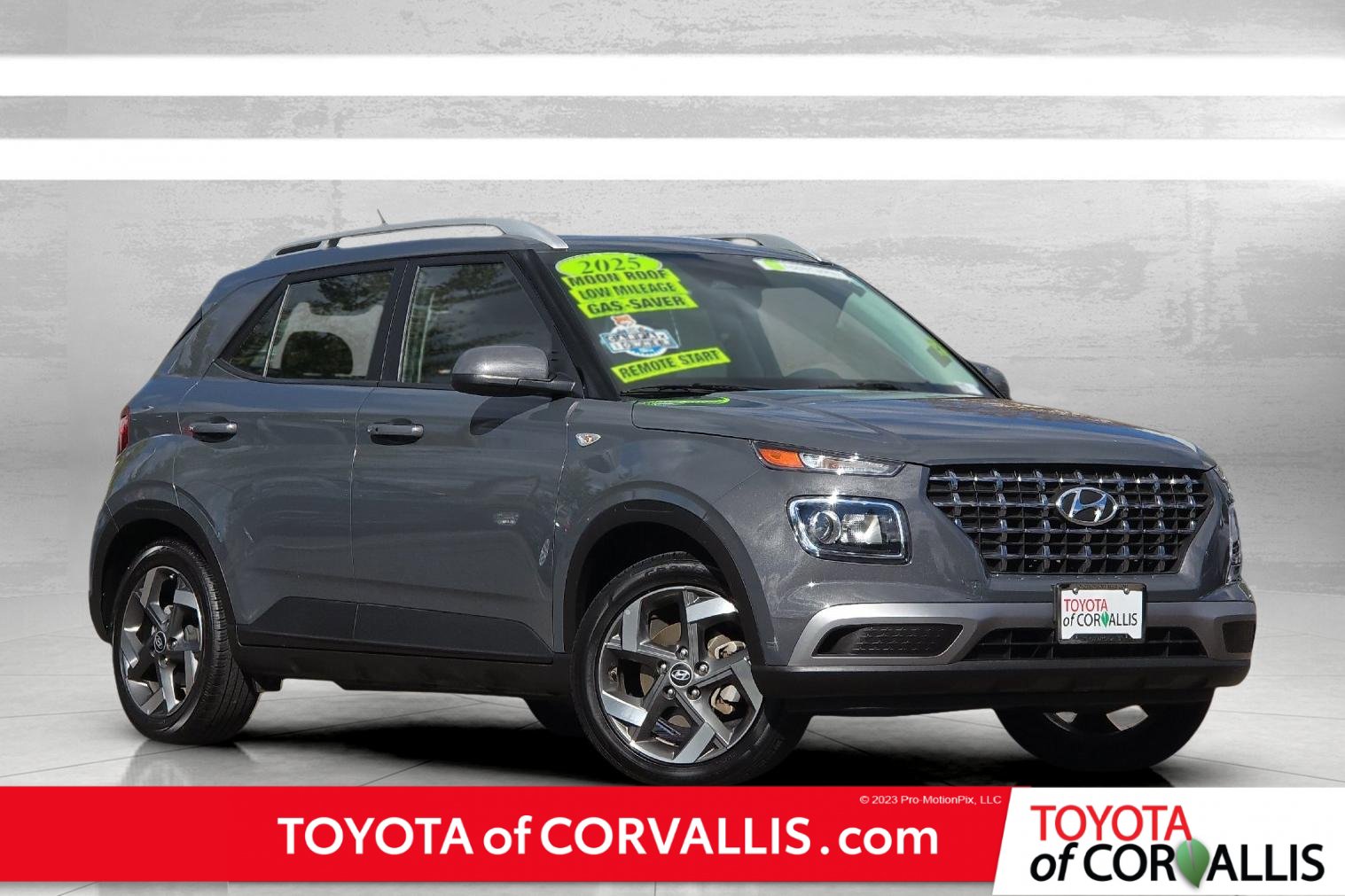 Used 2025 Hyundai Venue SEL FWD image 1