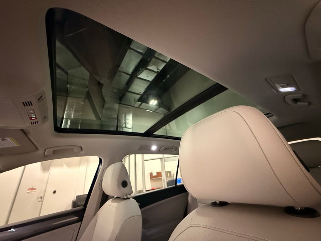 Used 2022 Volkswagen Tiguan SE image 18