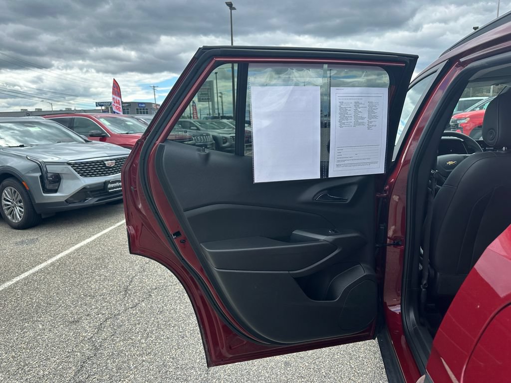 Certified 2025 Chevrolet Trax LT FWD image 9