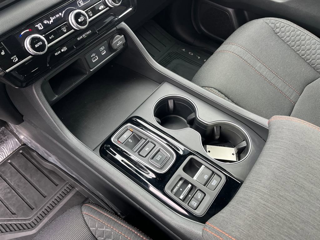 Used 2025 Honda Pilot Sport image 20