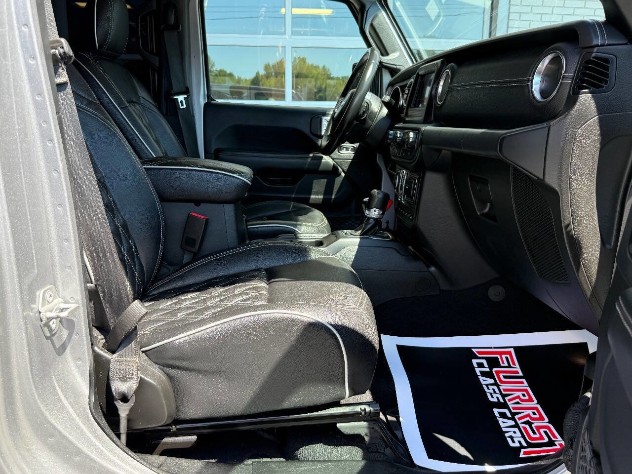 Used 2019 Jeep Wrangler Unlimited Sahara image 41