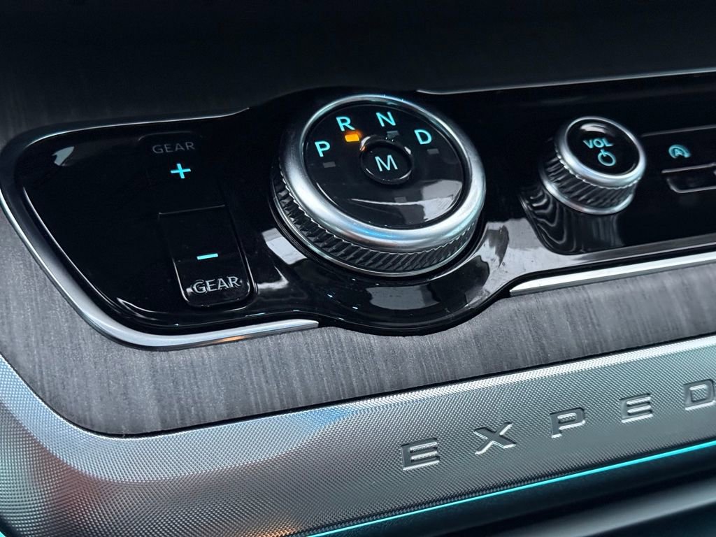 Certified 2025 Ford Expedition Max Platinum w/ Platinum Ultimate Package image 23