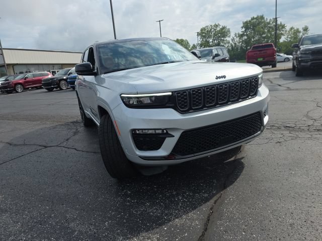 Used 2025 Jeep Grand Cherokee Summit AWD/4WD image 14