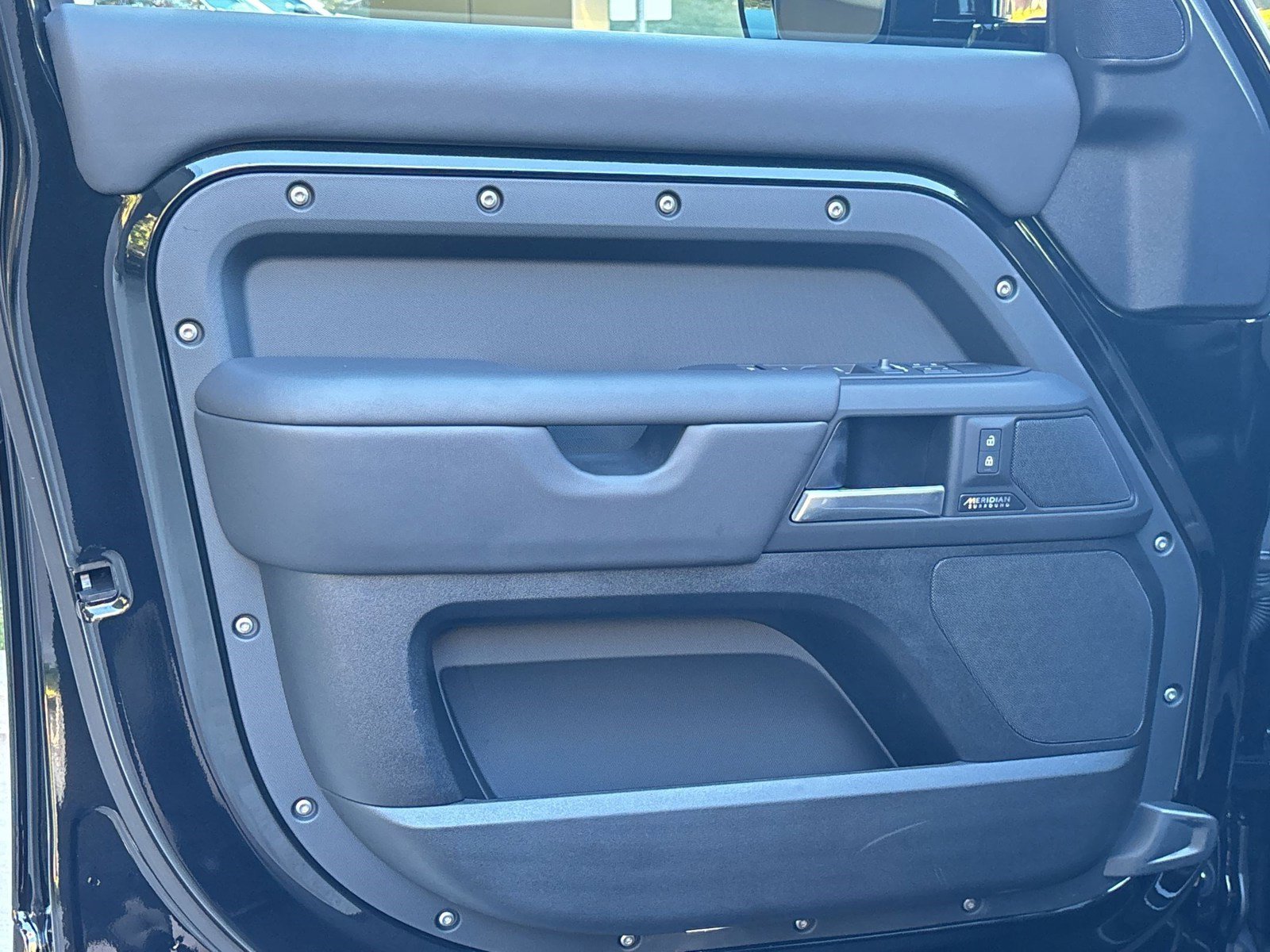 Certified 2025 Land Rover Defender 110 X-Dynamic SE image 20